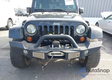 2013 Jeep Wrangler Unlimited Sahara z USA, uszkodzony, nr VIN 1C4BJWEG4DL561417